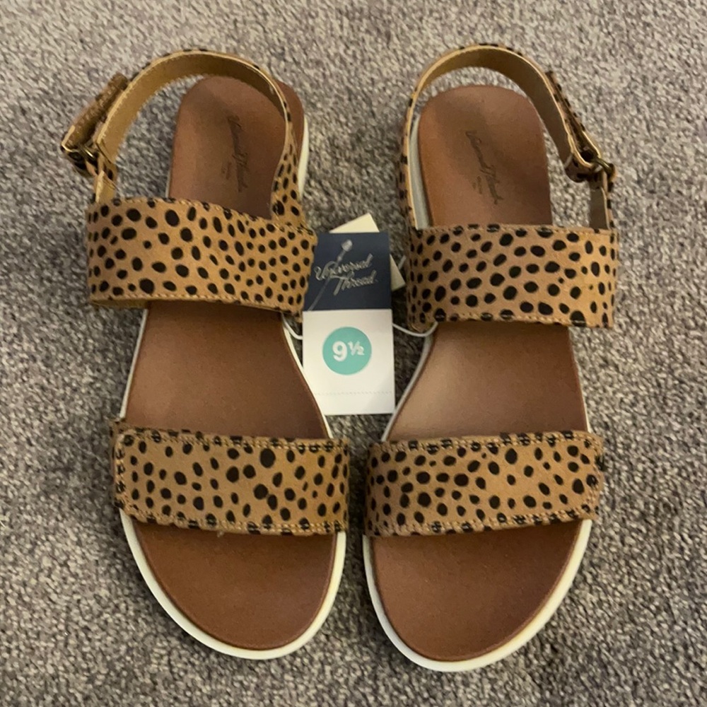 Universal Thread Sandals